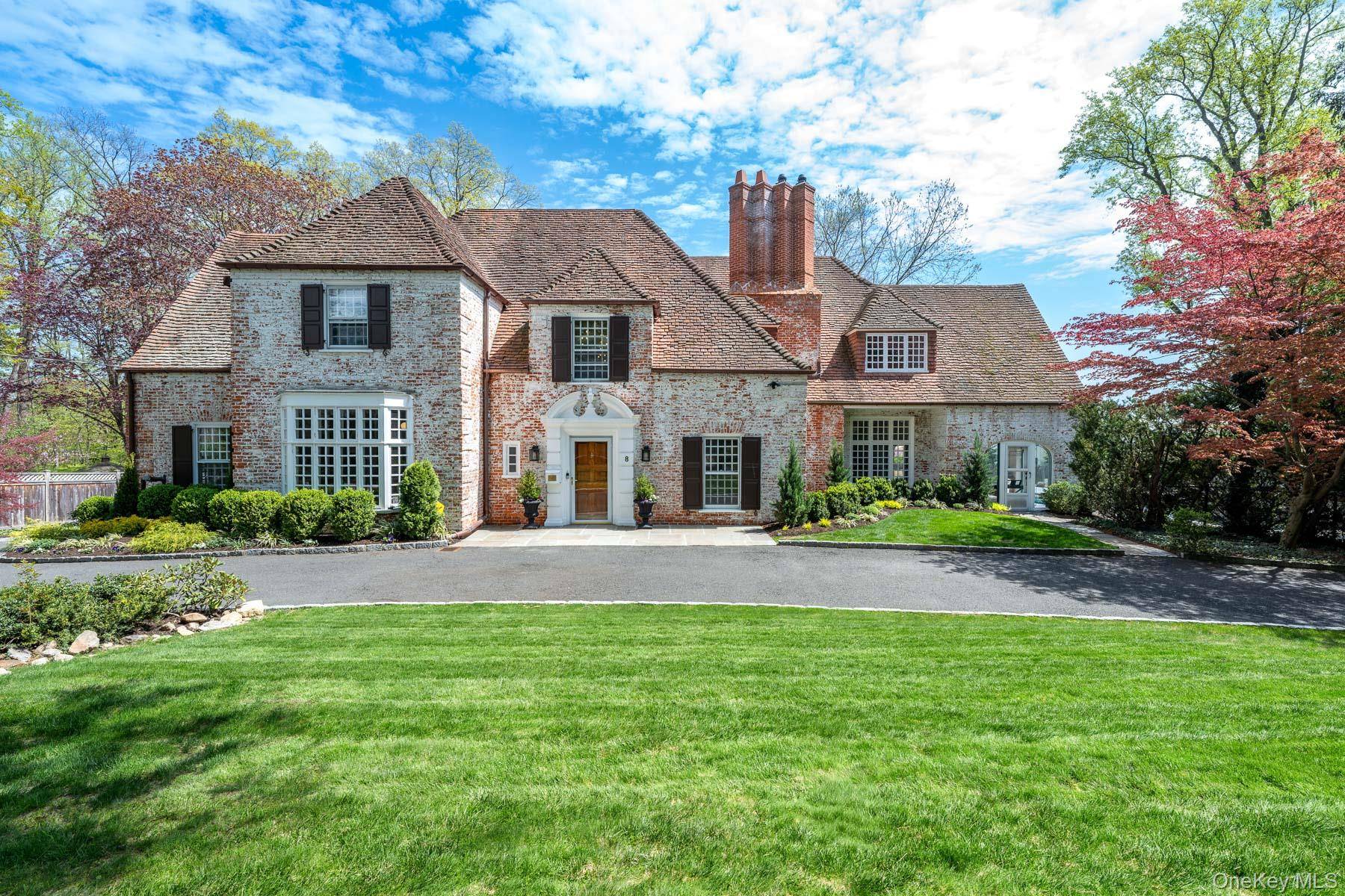 8 Rittenhouse RD, Bronxville, NY 10708