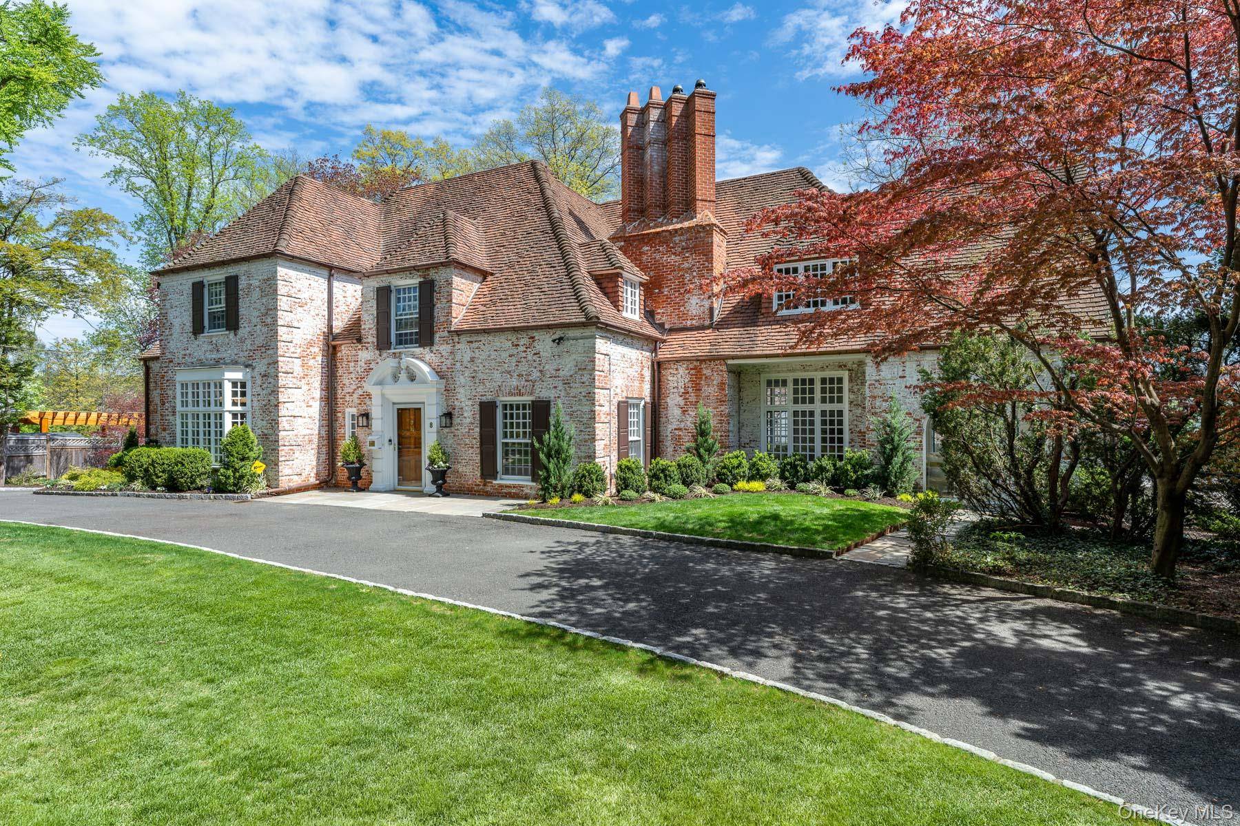 8 Rittenhouse RD, Bronxville, NY 10708