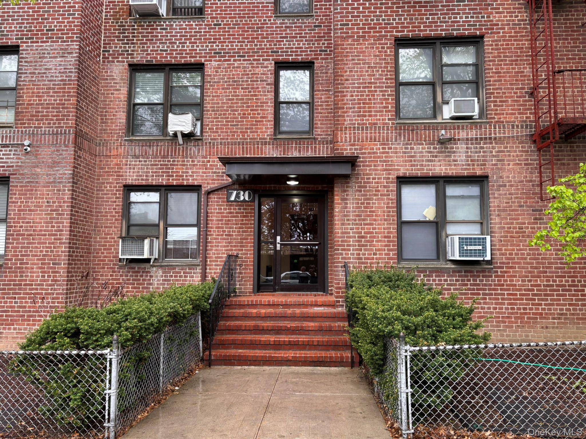 730 E 232nd ST #3G, Bronx, NY 10466