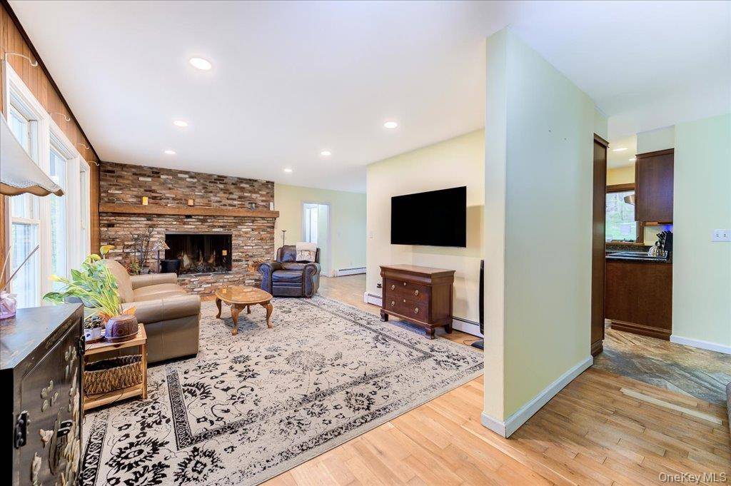 287 Hunns Lake RD, Stanfordville, NY 12581