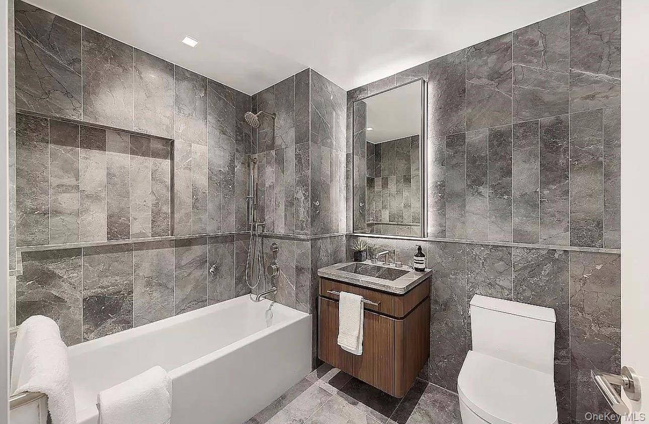 208 Delancey ST #1B, New York (manhattan), NY 10002