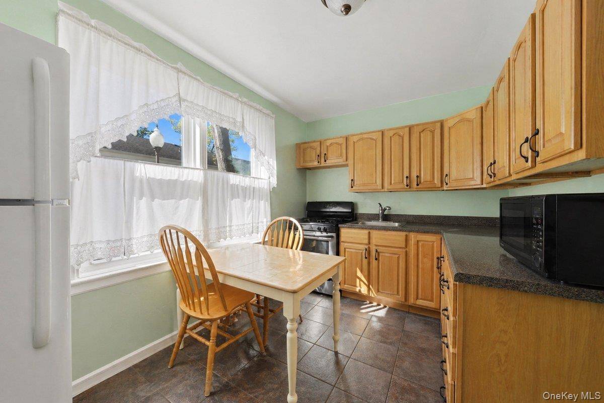 107 Hilltop Acres #107, Yonkers, NY 10704