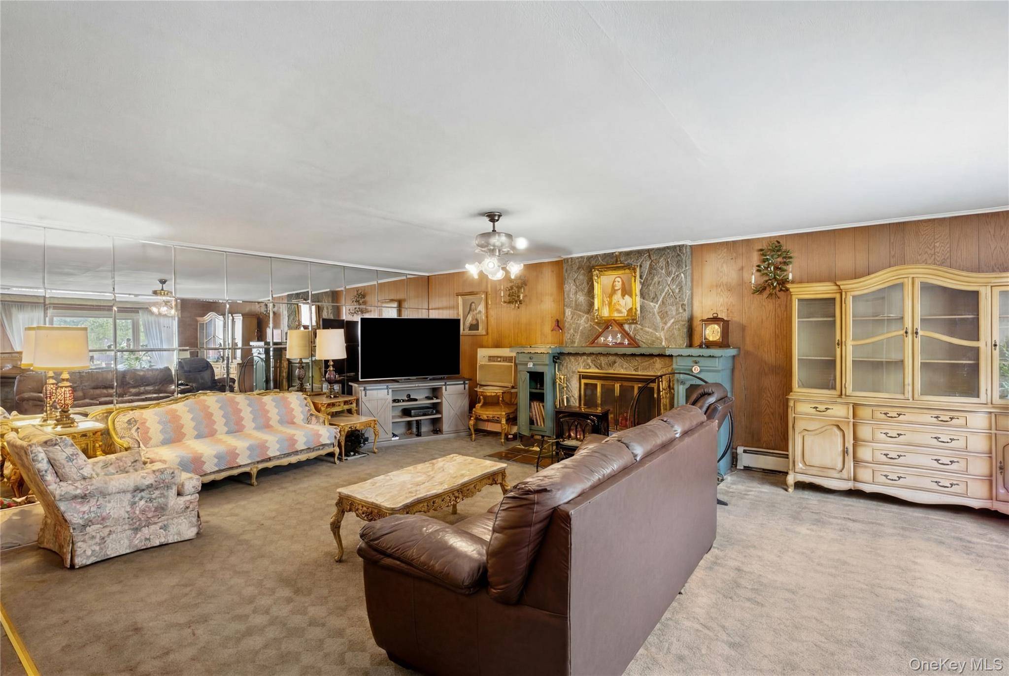 184 Roosevelt BLVD, Hauppauge, NY 11788
