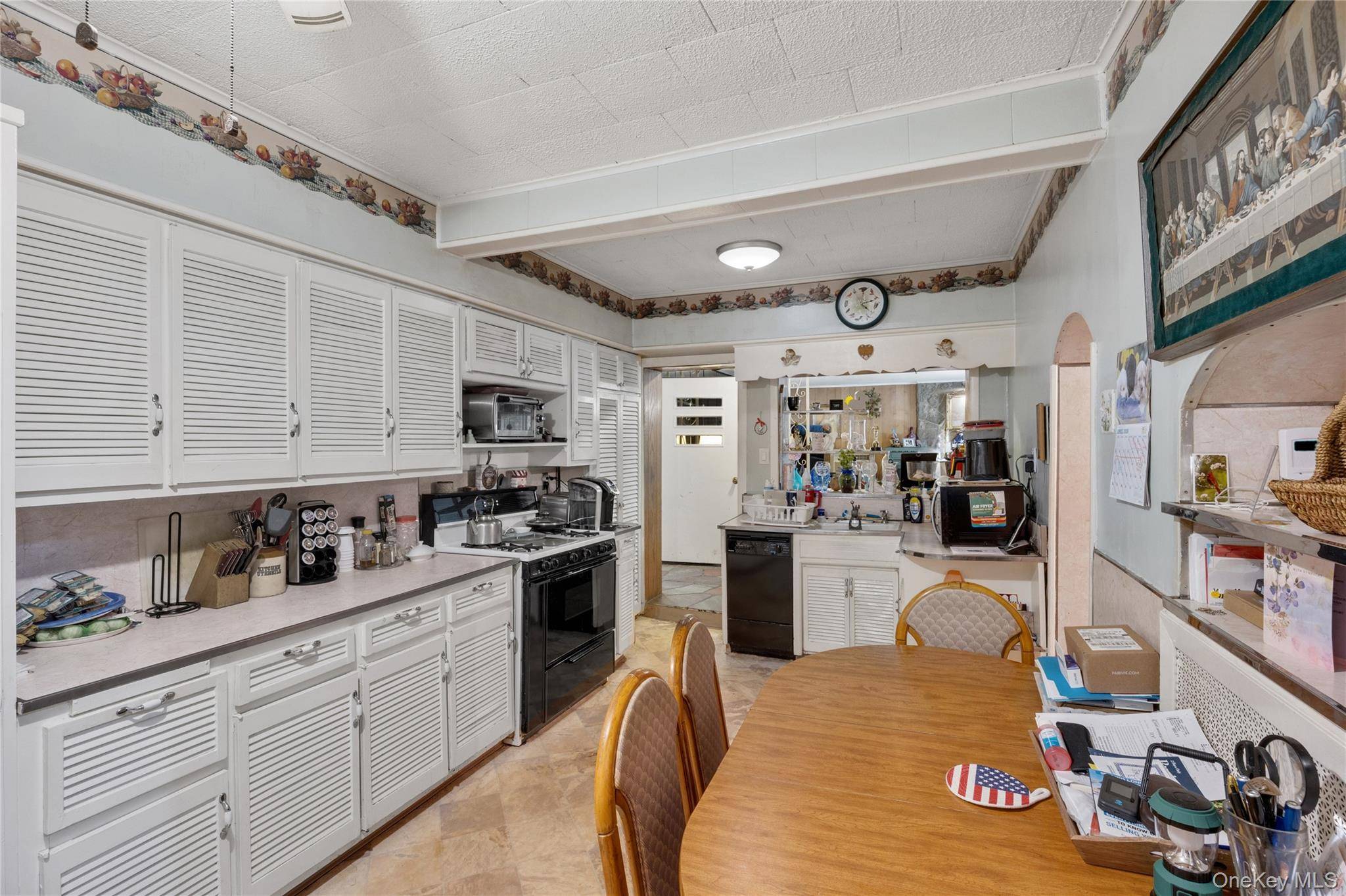 184 Roosevelt BLVD, Hauppauge, NY 11788