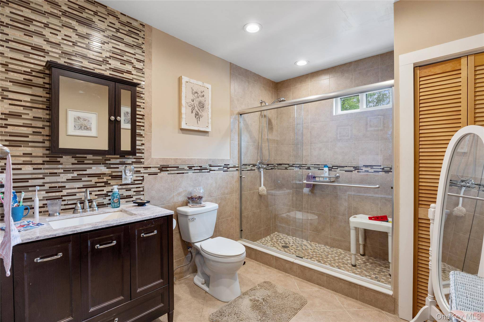 184 Roosevelt BLVD, Hauppauge, NY 11788