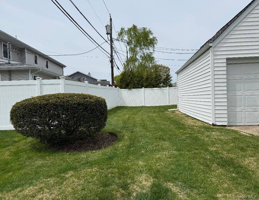 530 Colonade RD, West Hempstead, NY 11552