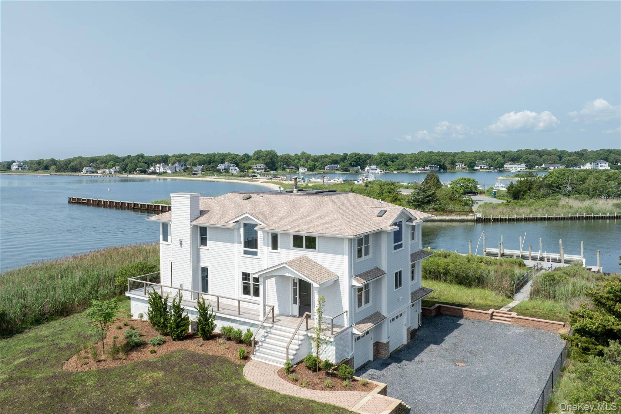 7 Convent LN, Center Moriches, NY 11934
