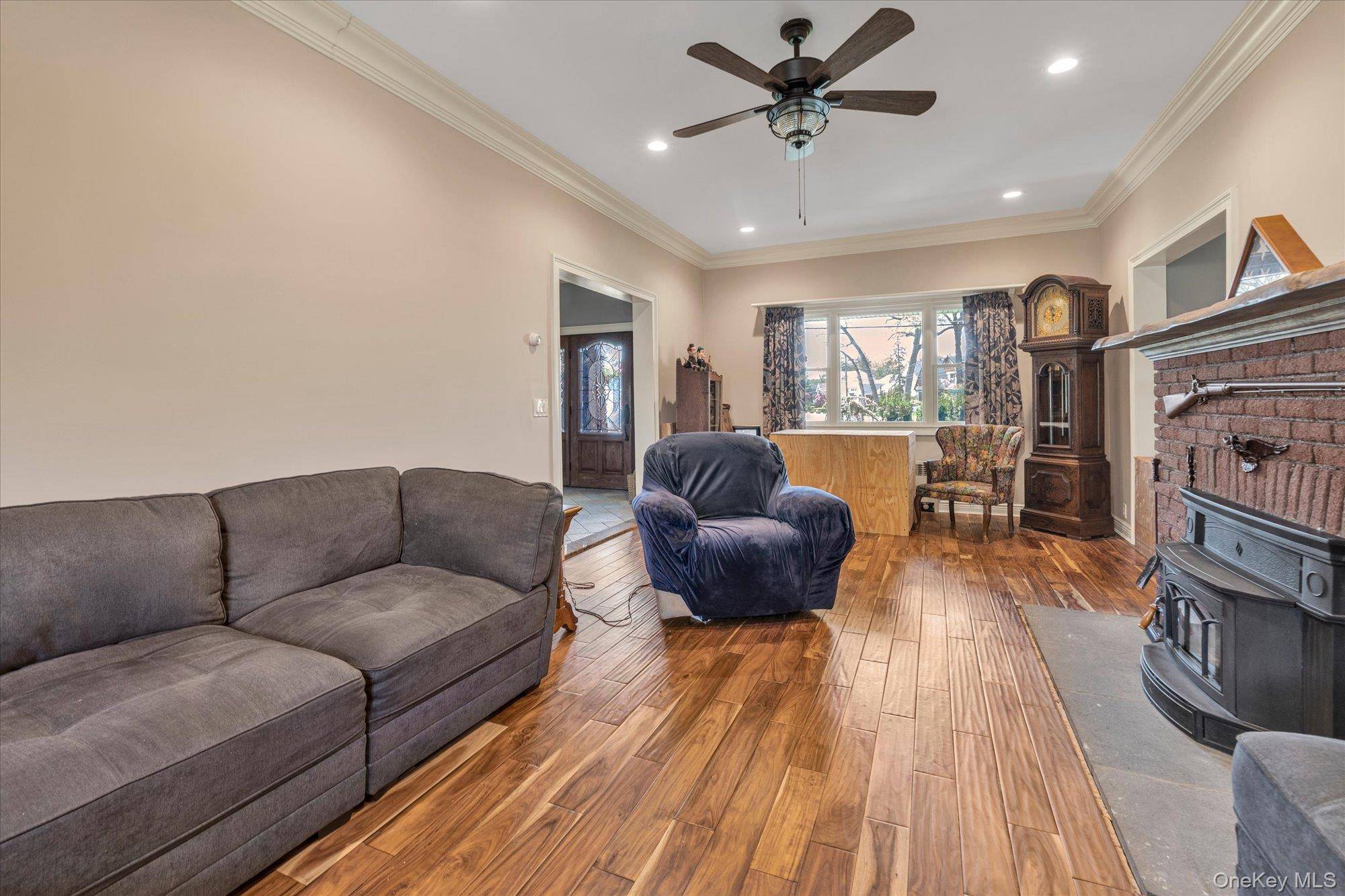 725 Scranton AVE, East Rockaway, NY 11518