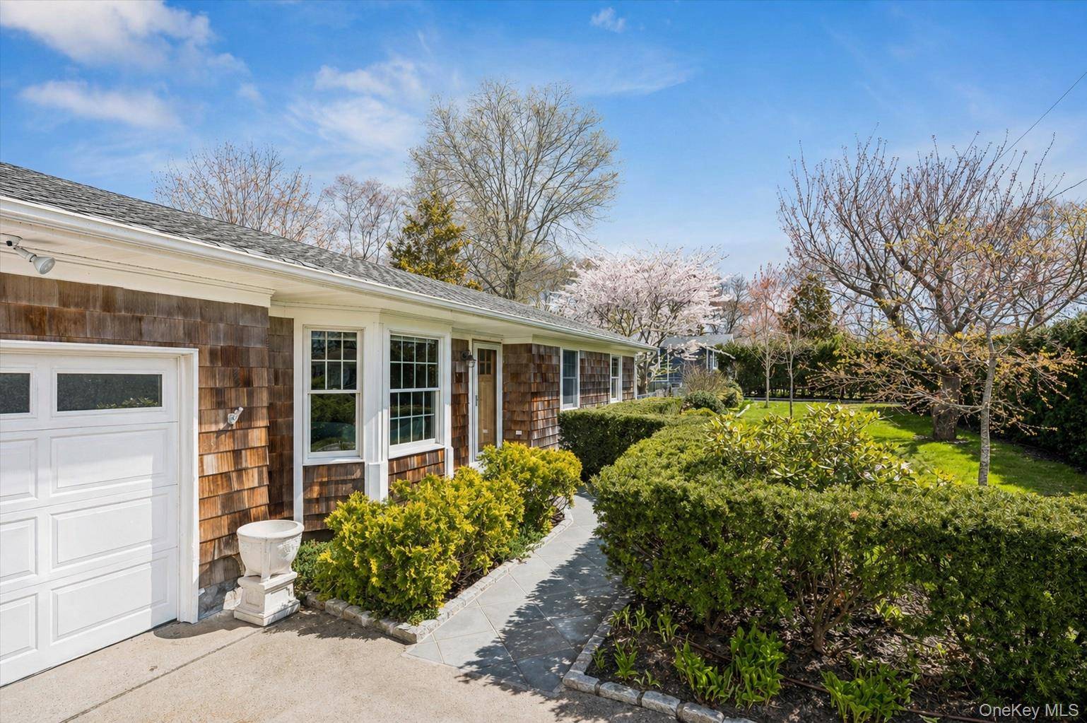 5 Maryland BLVD, Hampton Bays, NY 11946