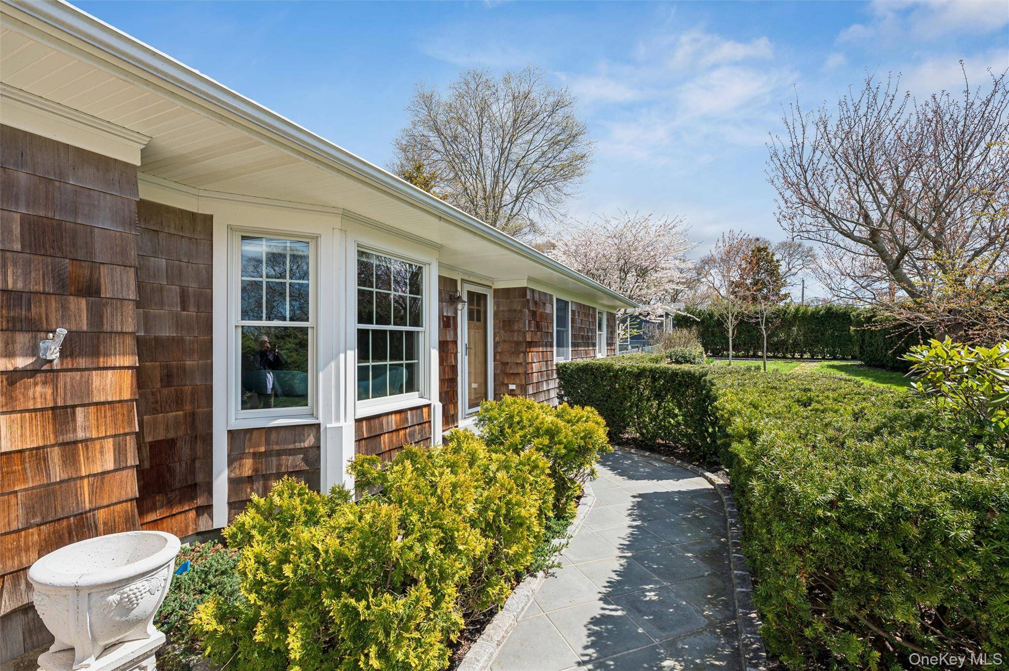 5 Maryland BLVD, Hampton Bays, NY 11946