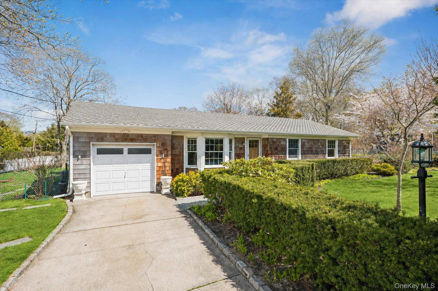 5 Maryland BLVD, Hampton Bays, NY 11946