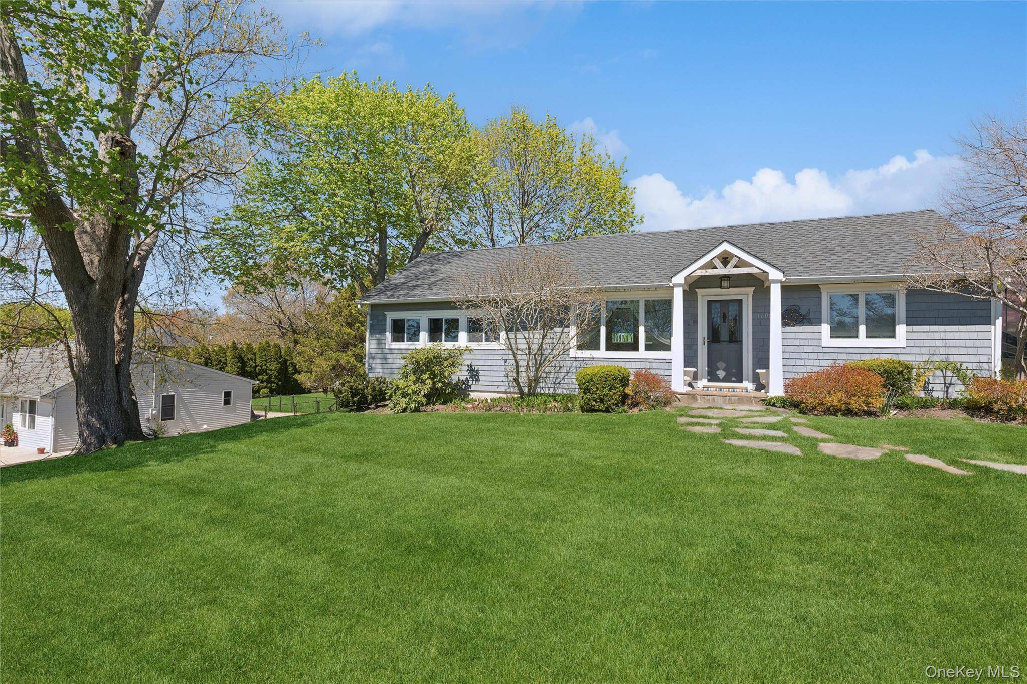 1600 Captain Kidd DR, Mattituck, NY 11952