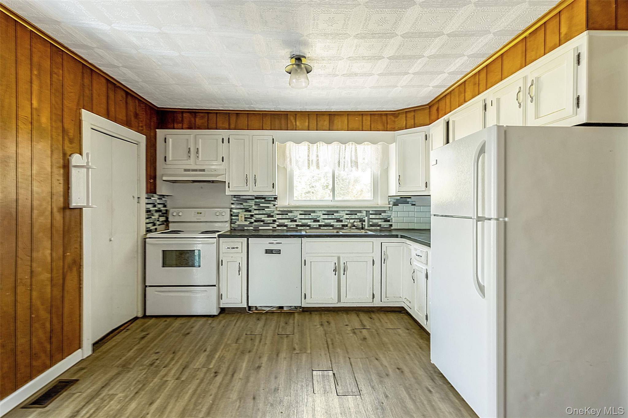 135 Corwin ST, Greenport, NY 11944