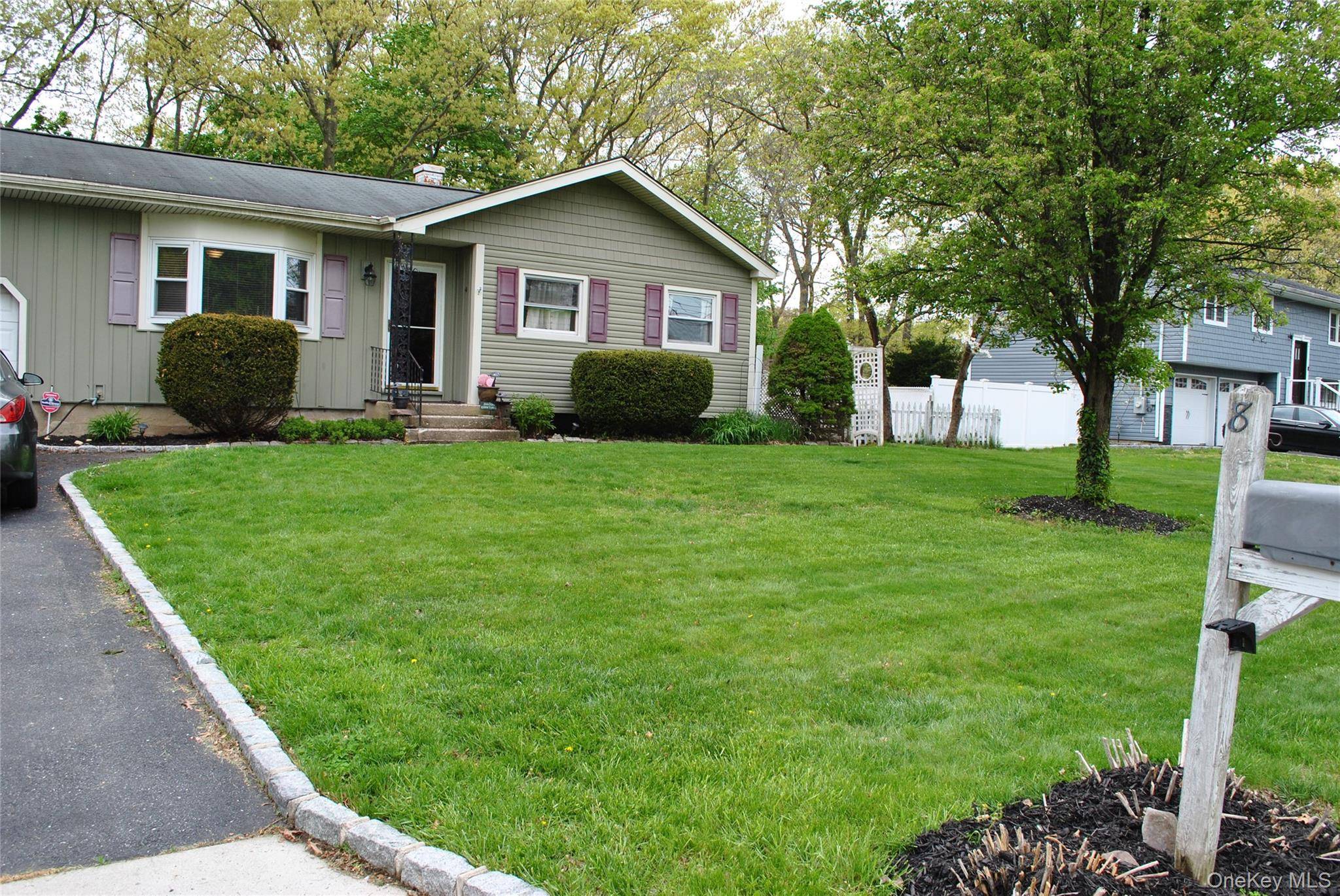 8 Shenandoah BLVD, Port Jefferson Station, NY 11776