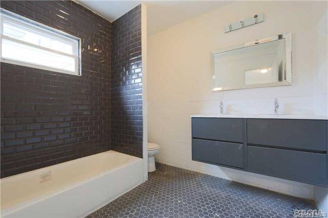 104-33 88th AVE, Richmond Hill, NY 11418