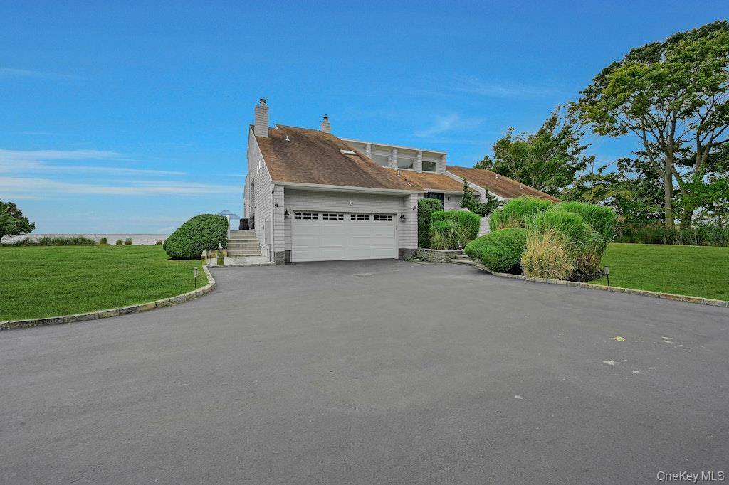 11 Convent LN, Center Moriches, NY 11934
