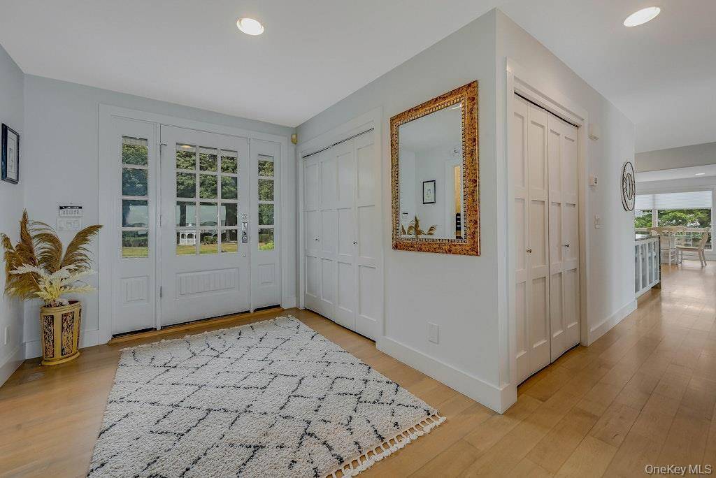 11 Convent LN, Center Moriches, NY 11934