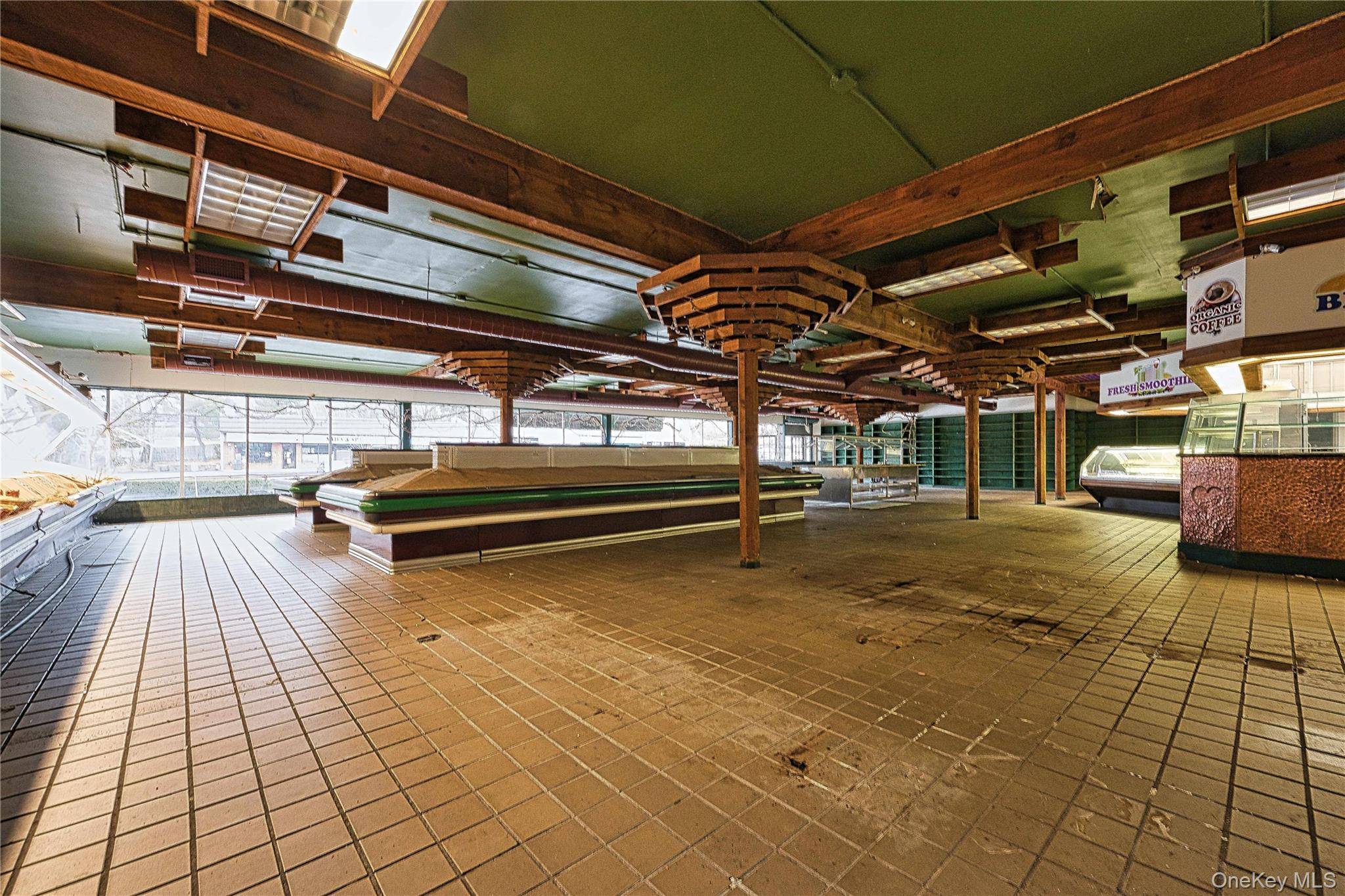 80 E Main ST, Huntington, NY 11743
