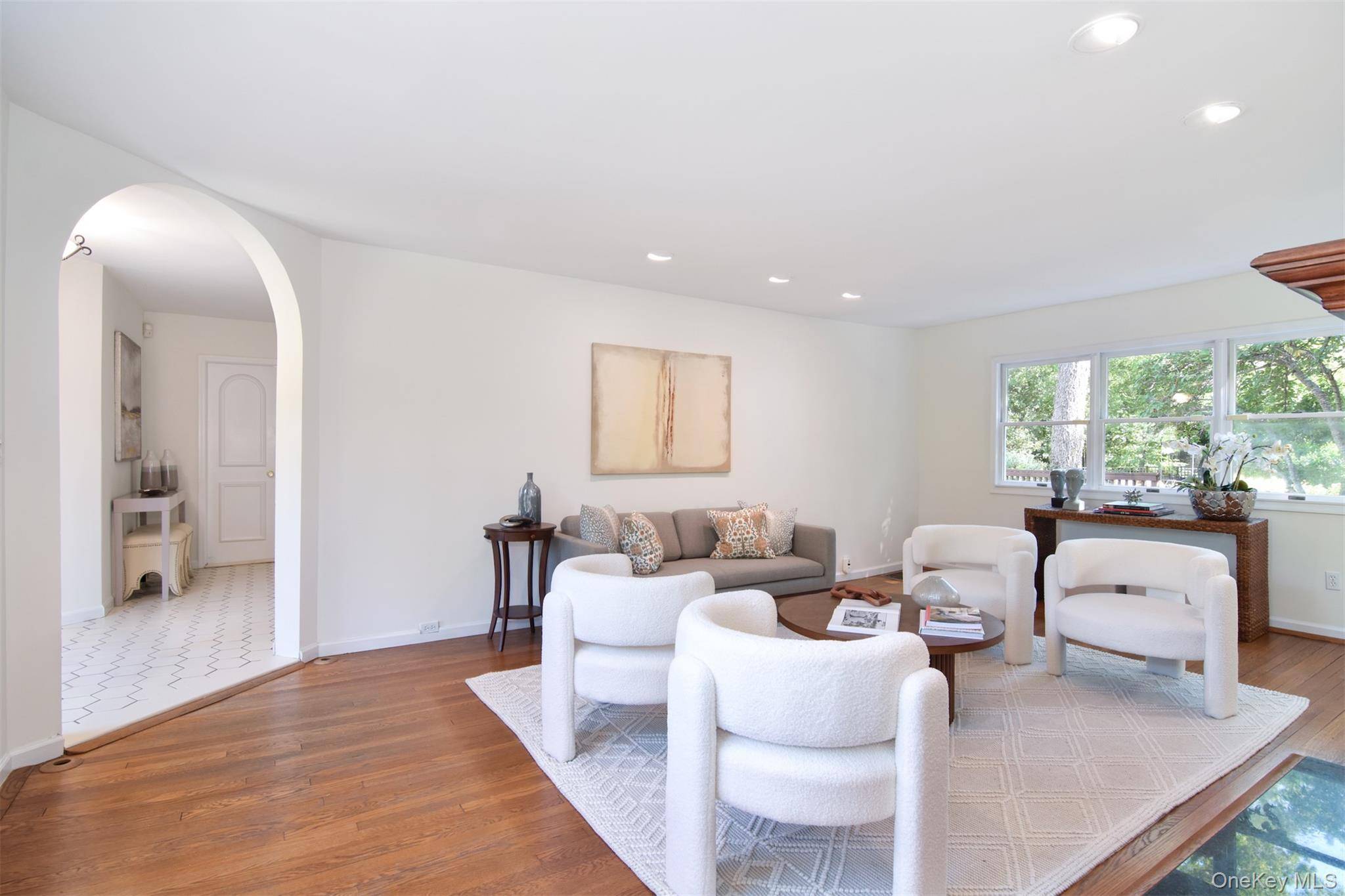 32 Stellar PL, Pelham, NY 10803