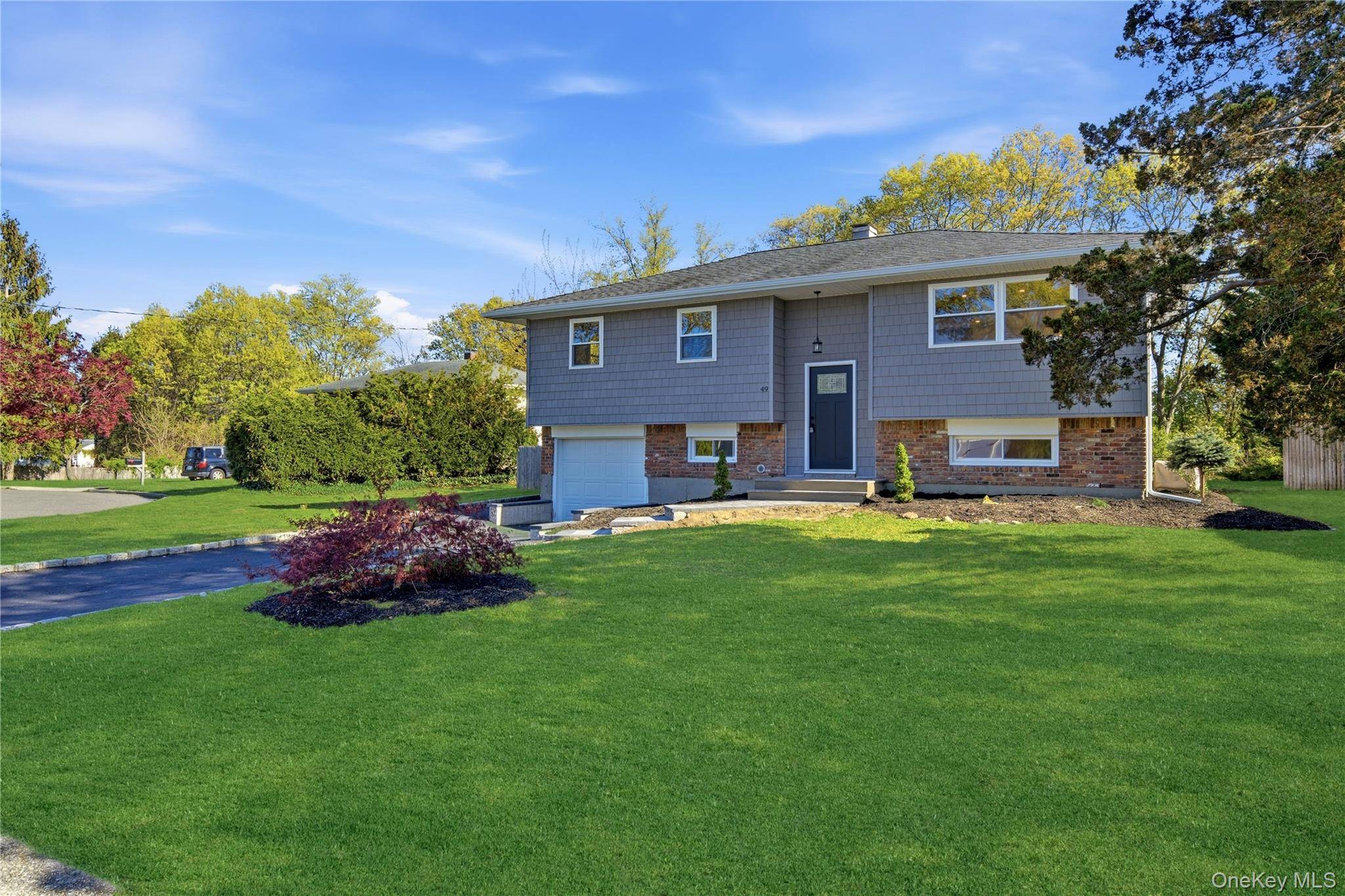 49 Sandy Hollow DR, Smithtown, NY 11787