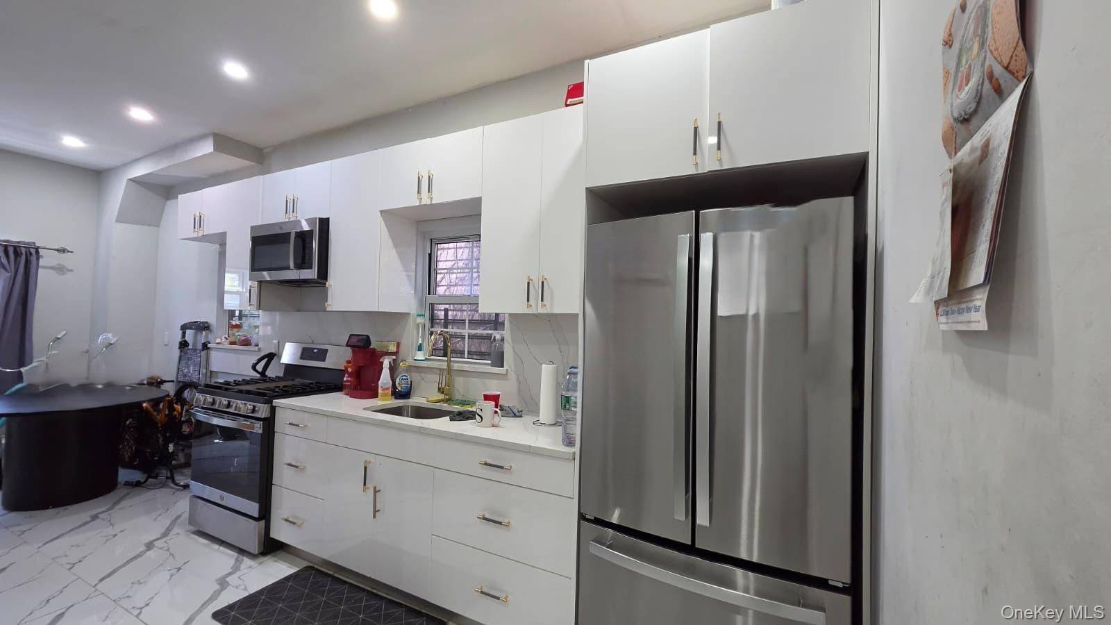 811 E 8th ST, Brooklyn, NY 11230