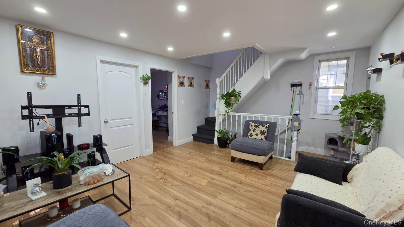 811 E 8th ST, Brooklyn, NY 11230