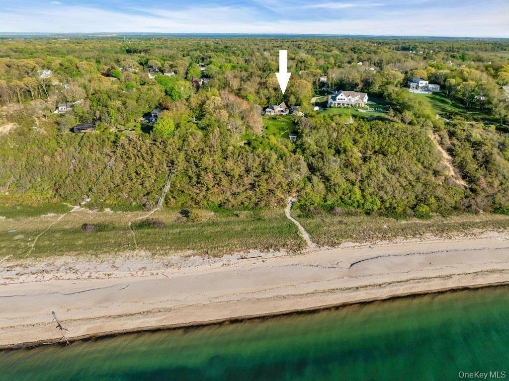 995 Red Fox RD, Mattituck, NY 11952
