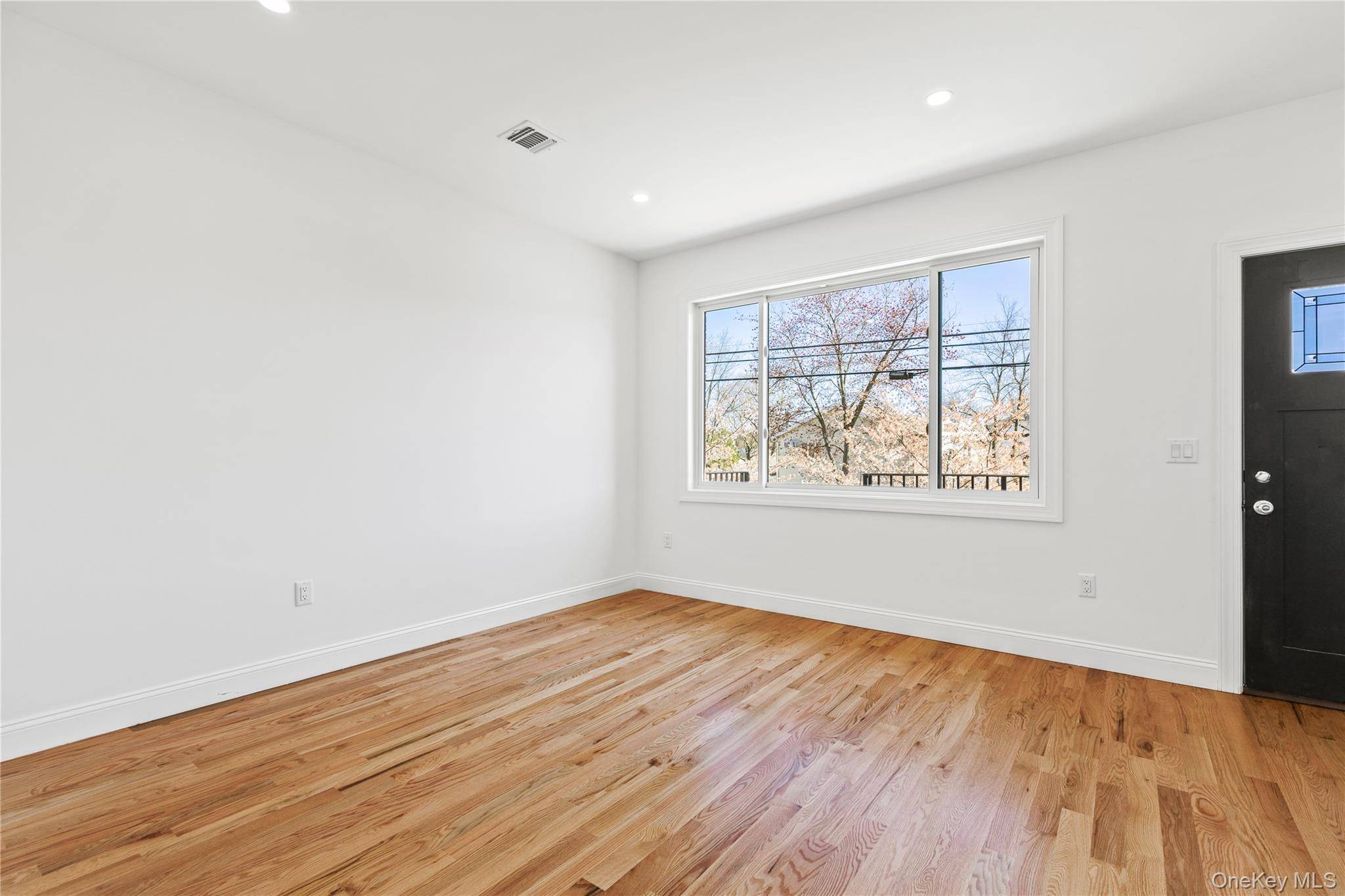 1014 Annadale RD, Staten Island, NY 10312