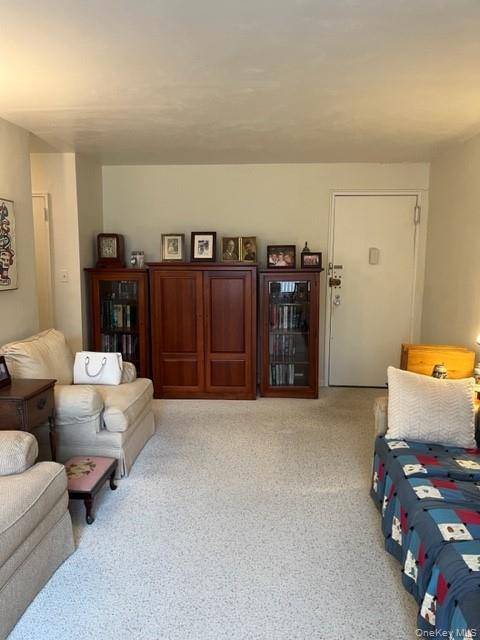 4727 Little Neck Pkwy #4G, Little Neck, NY 11362