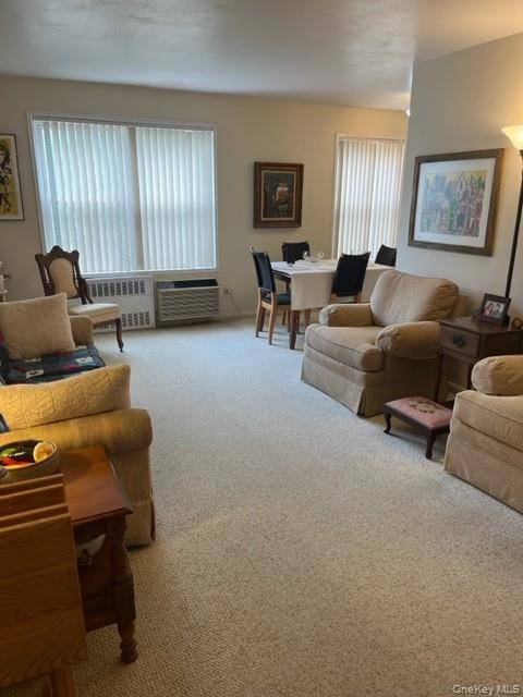 4727 Little Neck Pkwy #4G, Little Neck, NY 11362
