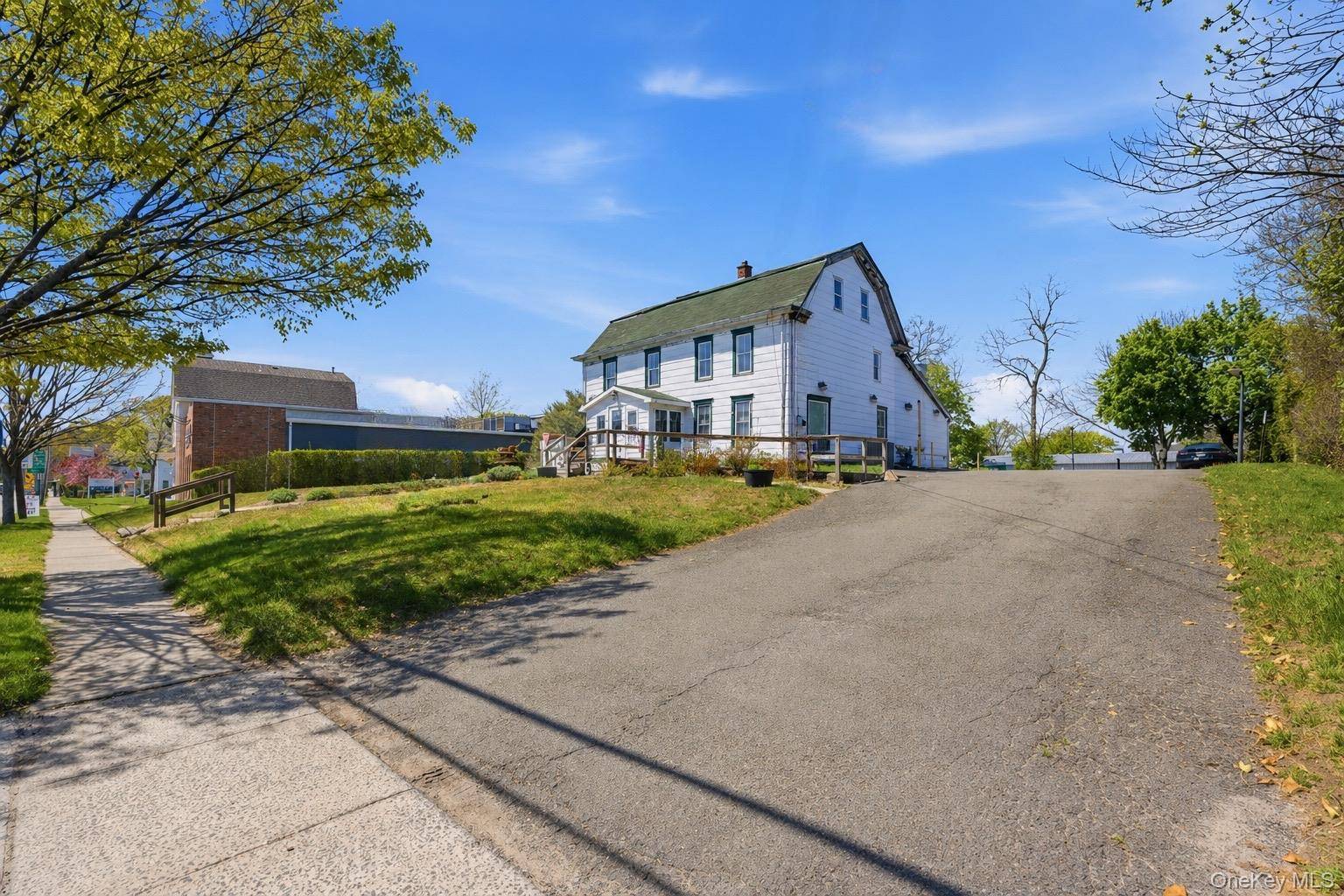 1612 Main RD, Jamesport, NY 11901