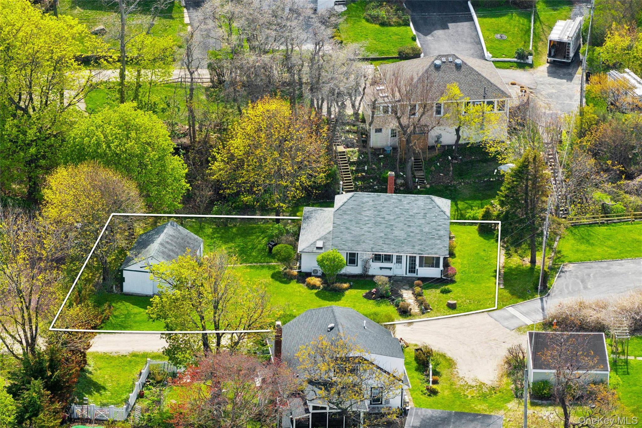 21 N Walk, Riverhead, NY 11901