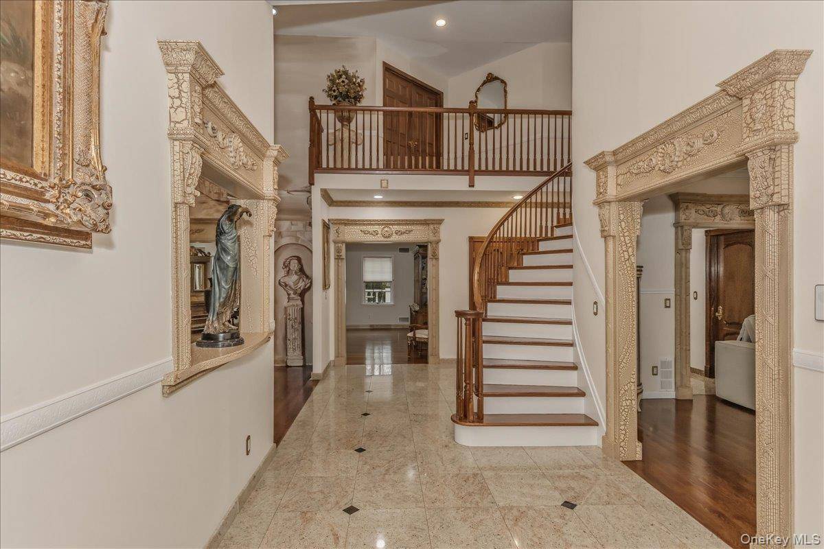 21 Chauncey PL, Woodbury, NY 11797