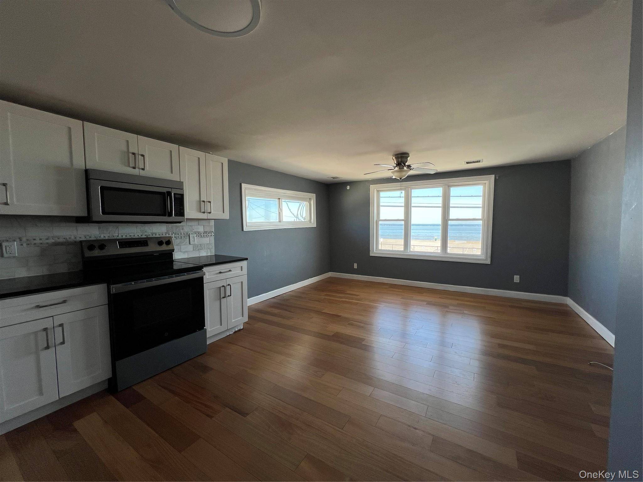 14 Bayville AVE #5, Bayville, NY 11709