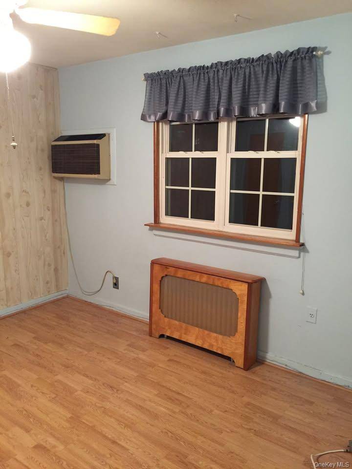 261-29 langston ave #b, Glen Oaks, NY 11004