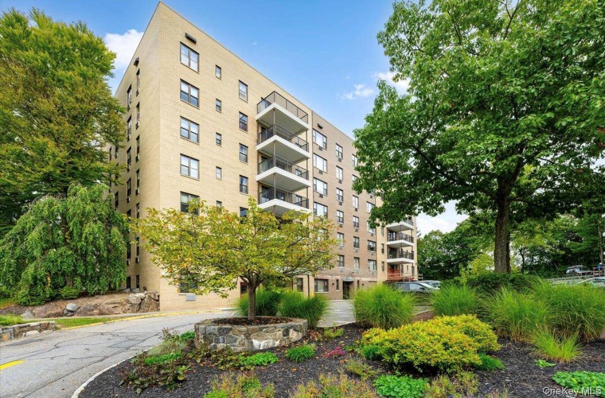 35 Stewart PL #205, Mount Kisco, NY 10549