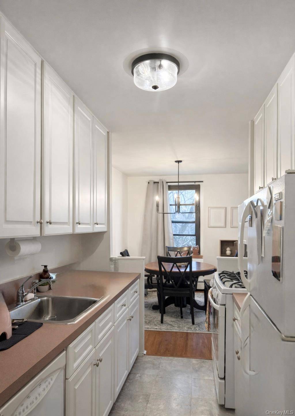 35 Stewart PL #205, Mount Kisco, NY 10549