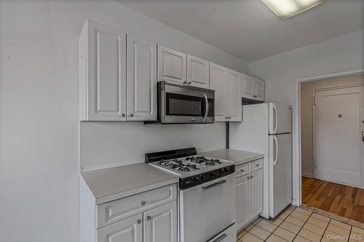 162-01 Powells Cove BLVD #3N, Beechhurst, NY 11357