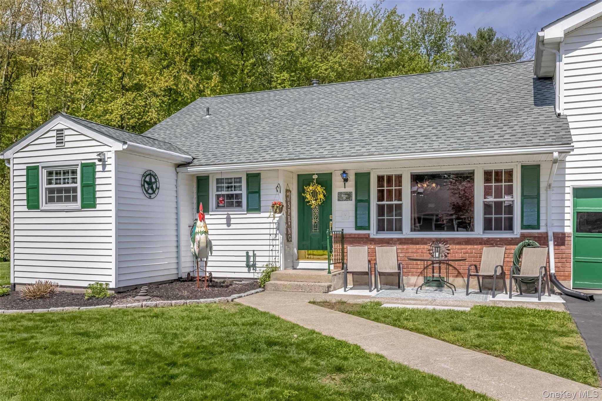 110 Cottontail LN, Woodstock, NY 12498