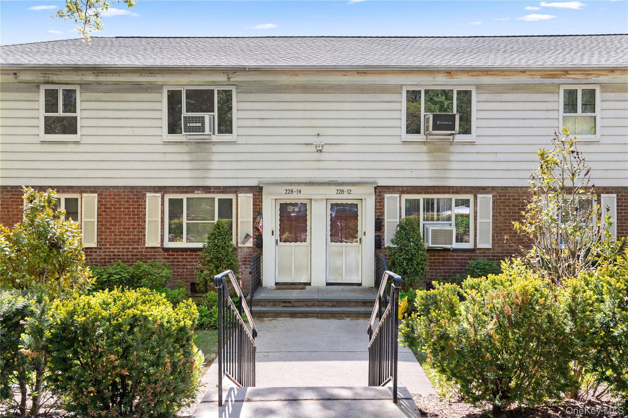 228-14 stronghurst AVE #Upper, Queens Village, NY 11427