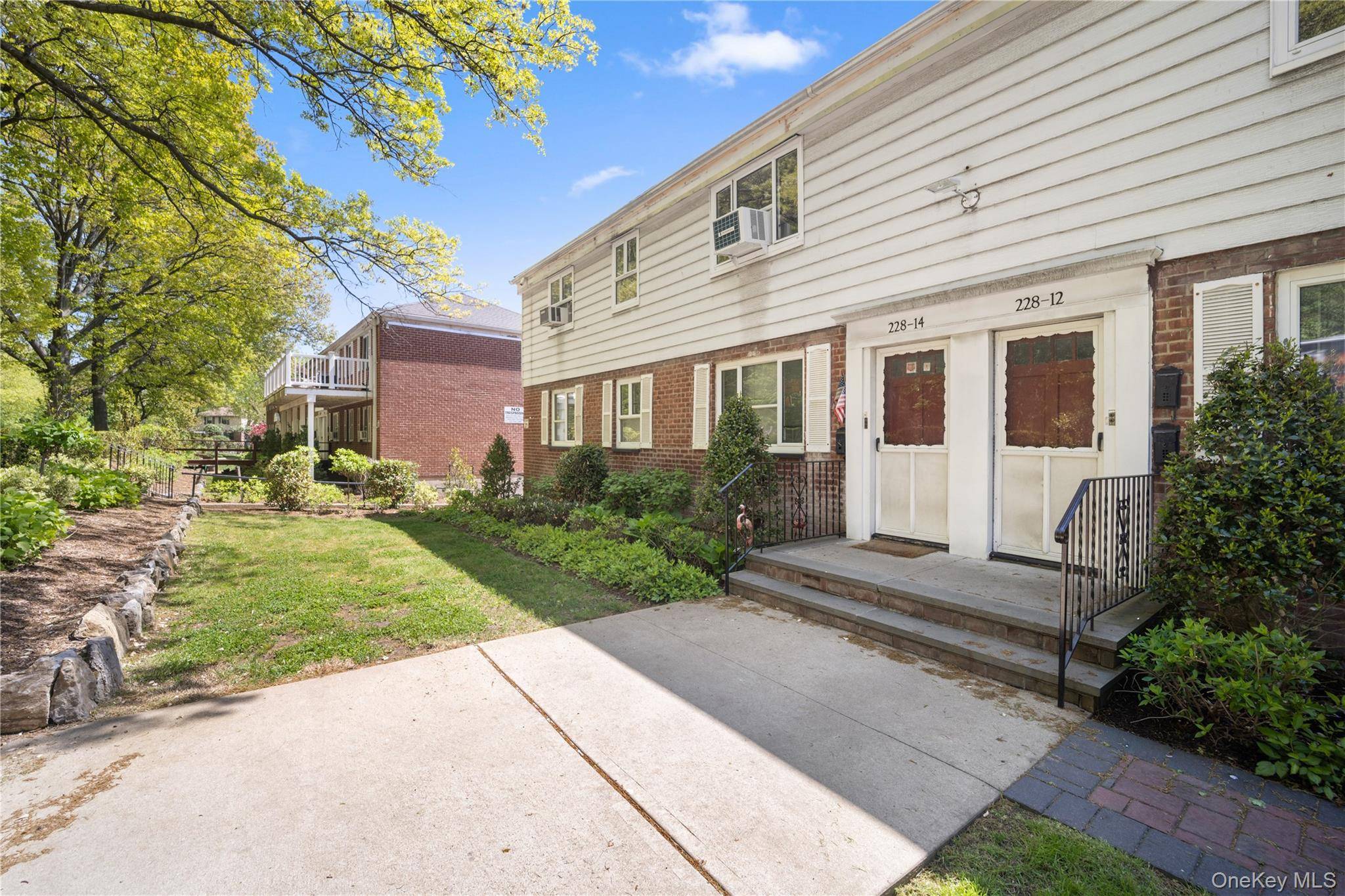 228-14 stronghurst AVE #Upper, Queens Village, NY 11427