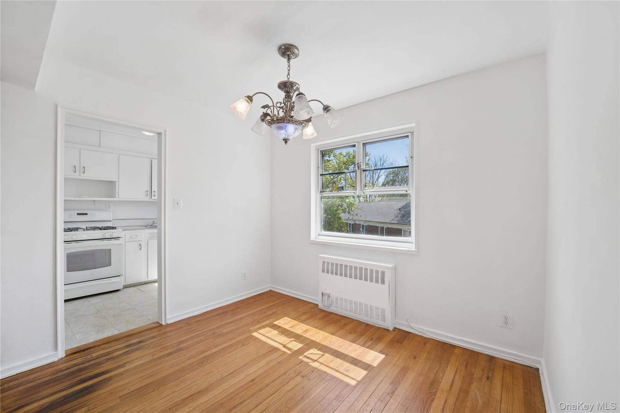 228-14 stronghurst AVE #Upper, Queens Village, NY 11427