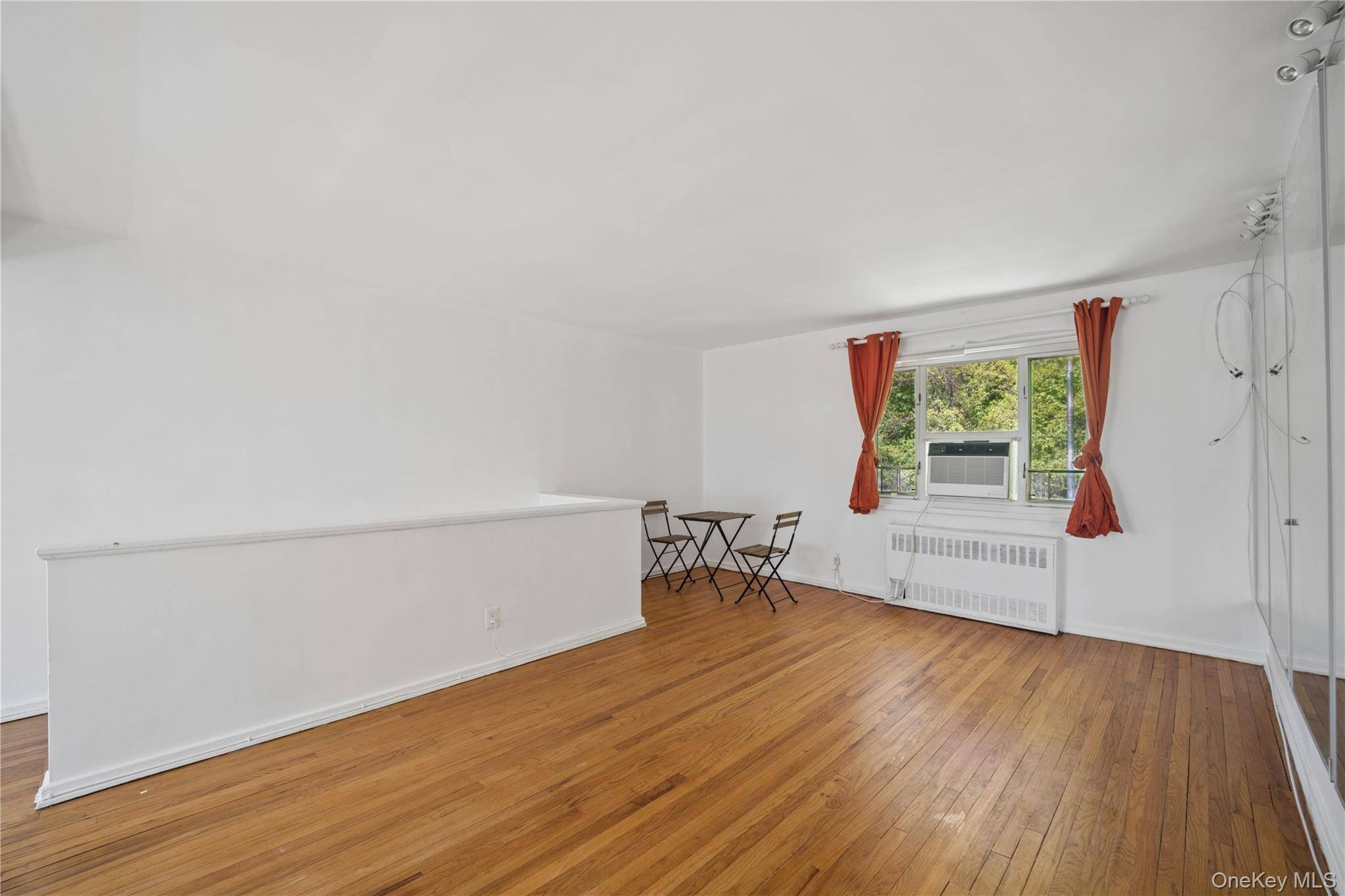 228-14 stronghurst AVE #Upper, Queens Village, NY 11427