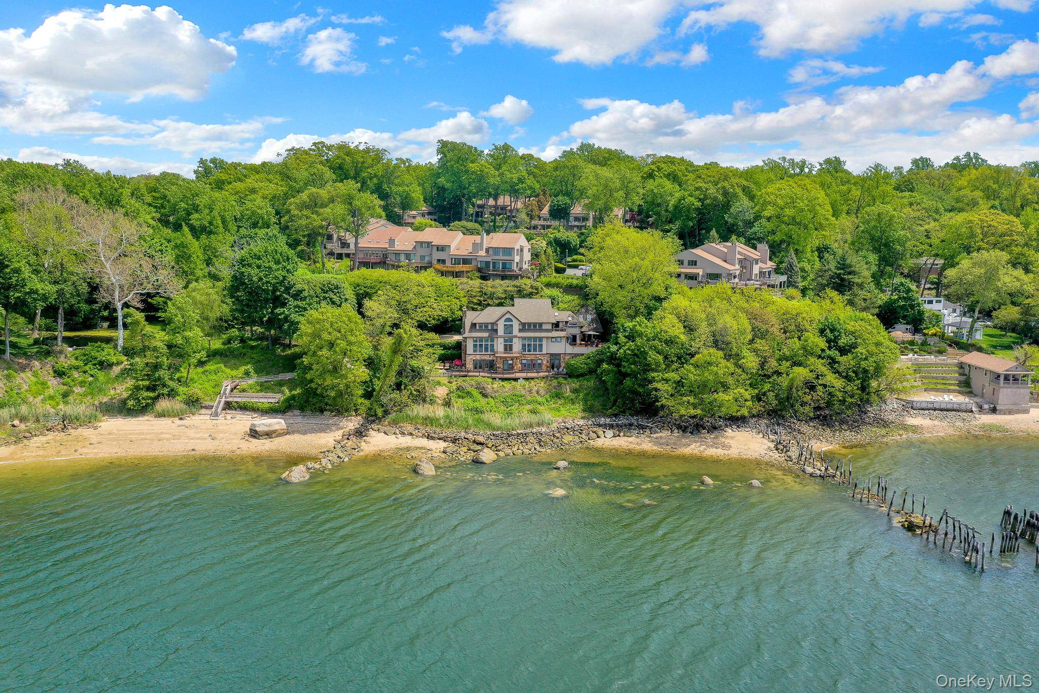 35 Sunview DR, Glen Cove, NY 11542