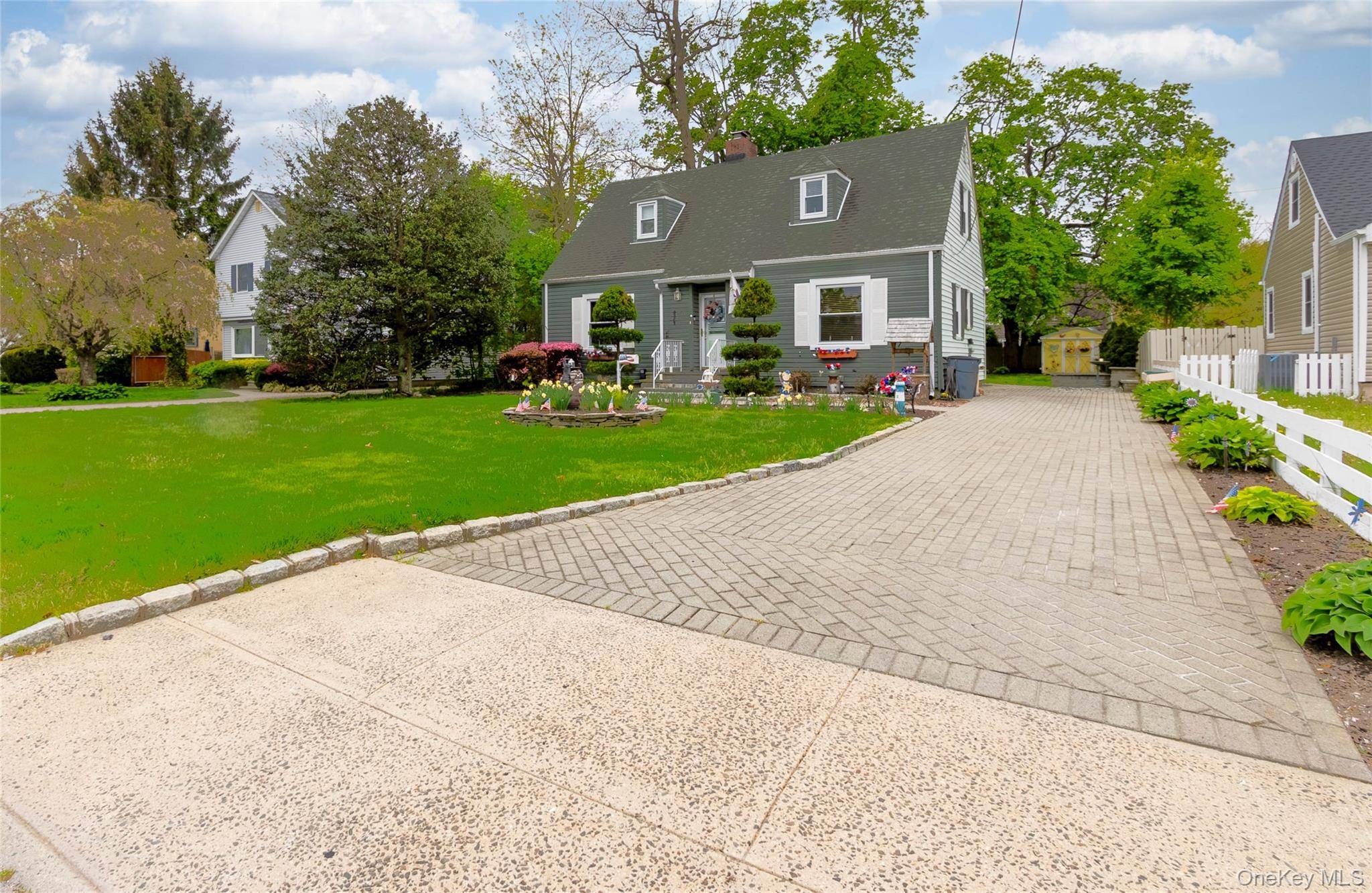 90 Sunset RD, Bay Shore, NY 11706
