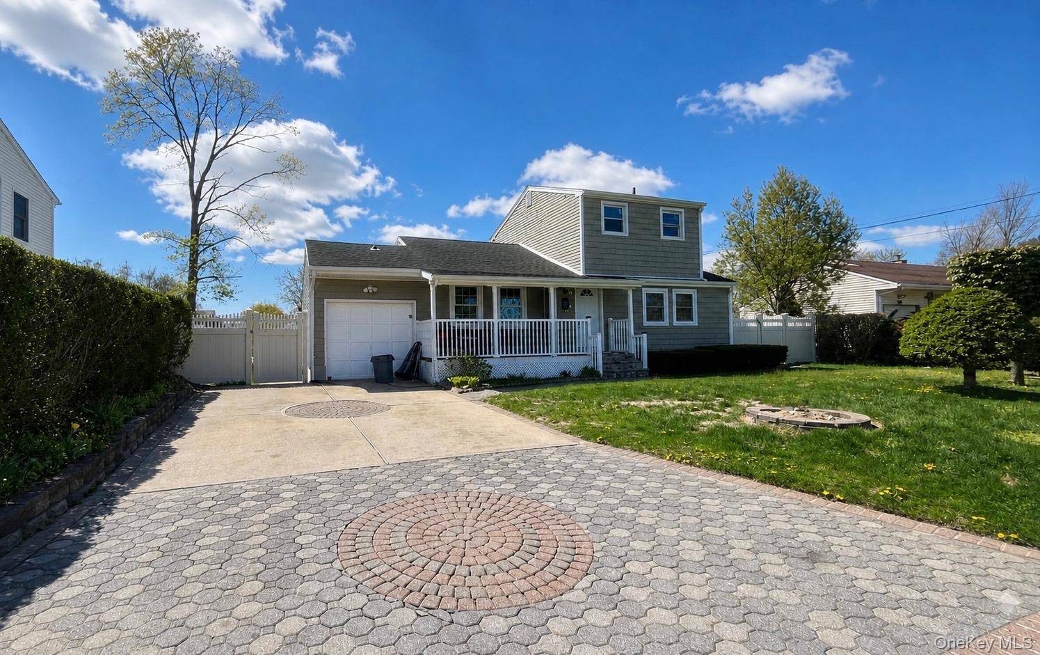 52 Stockton ST, Brentwood, NY 11717