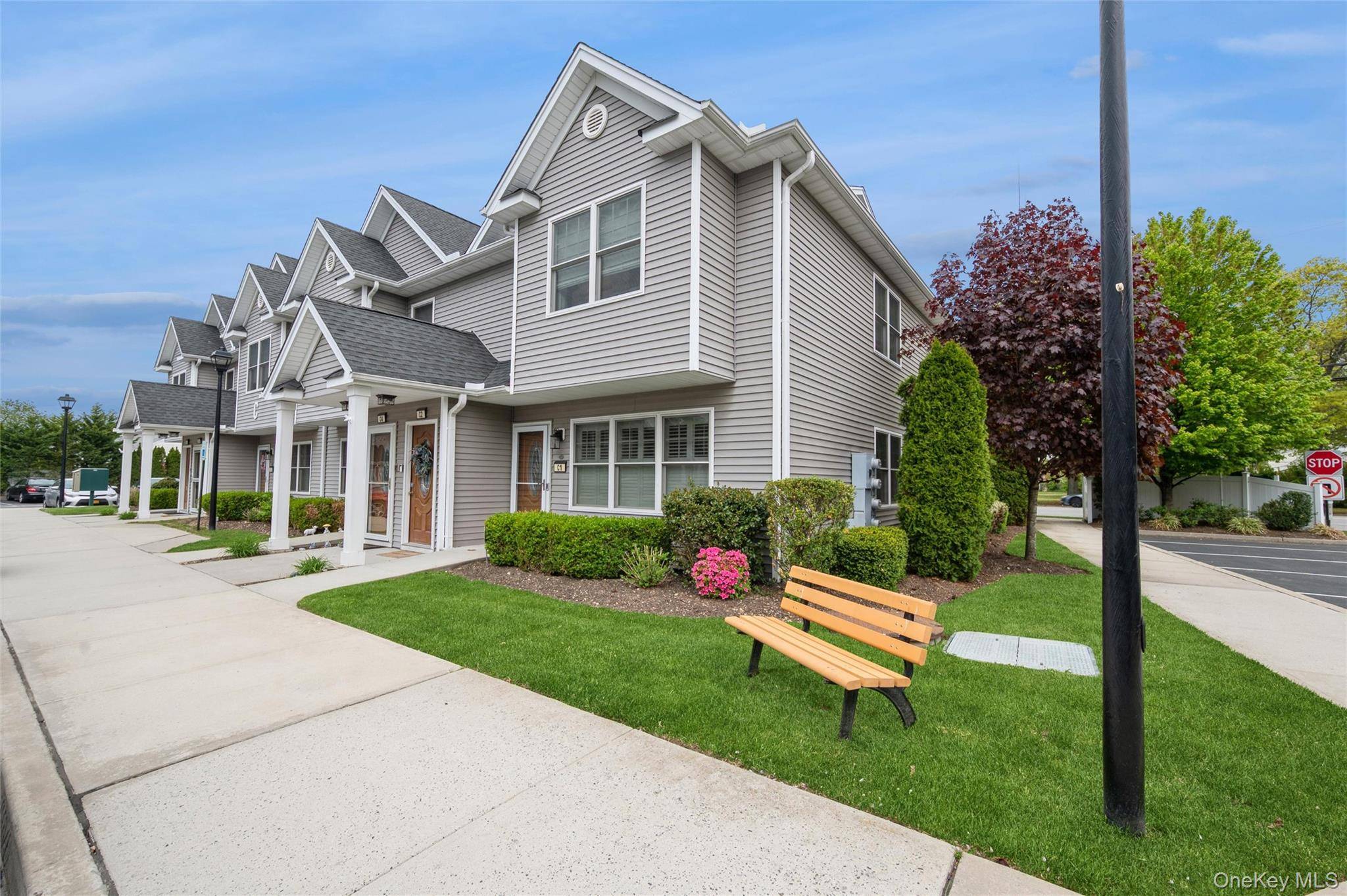 608 Carman AVE #C2, Westbury, NY 11590