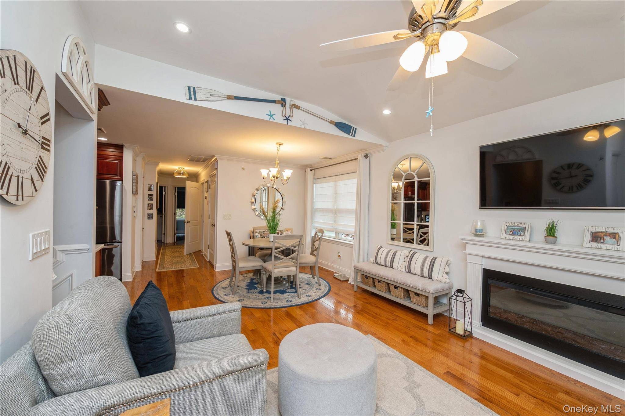 608 Carman AVE #C2, Westbury, NY 11590