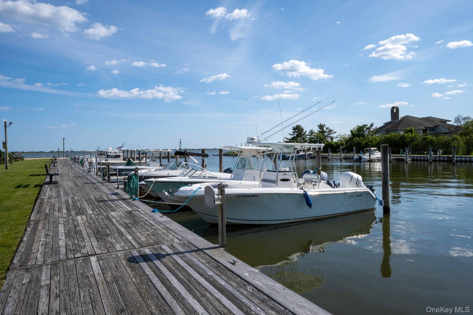 27 Canvasback LN, East Quogue, NY 11942