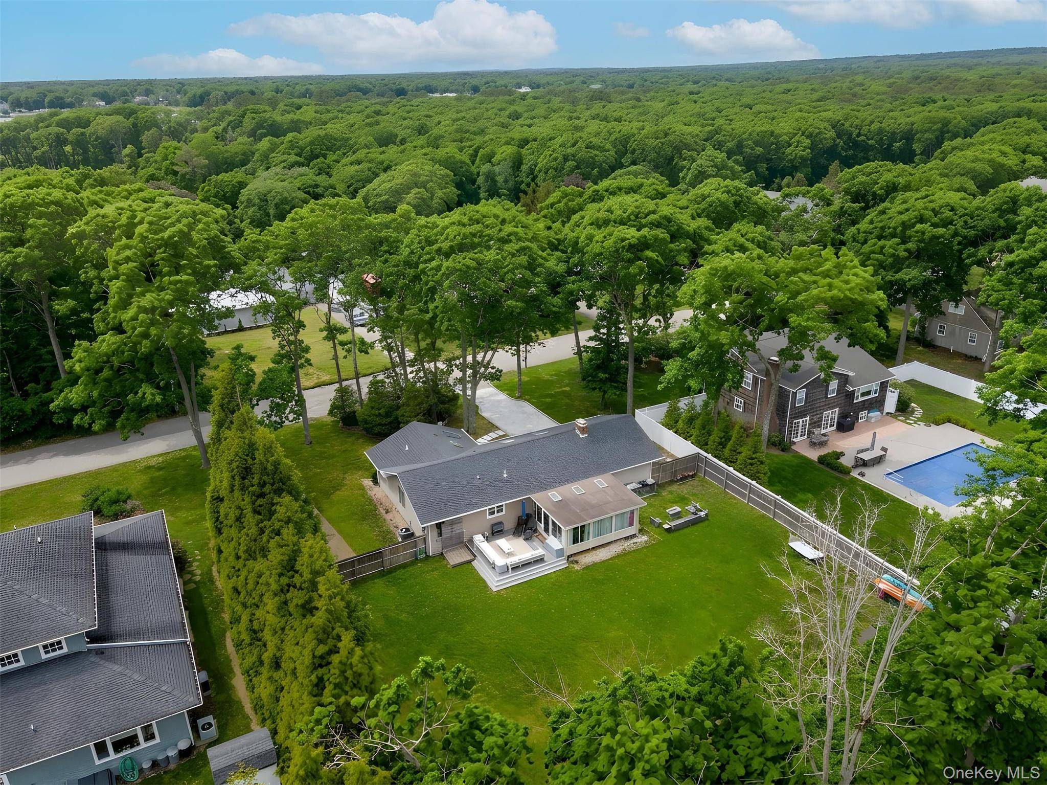 27 Canvasback LN, East Quogue, NY 11942